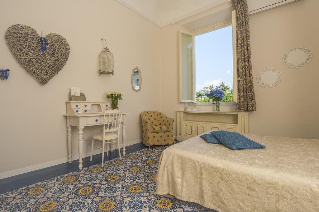 Villa Parisi Grand Hotel 卡斯蒂利翁切洛 外观 照片