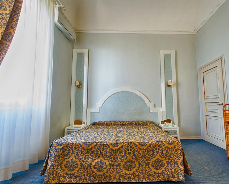 Villa Parisi Grand Hotel 卡斯蒂利翁切洛 外观 照片
