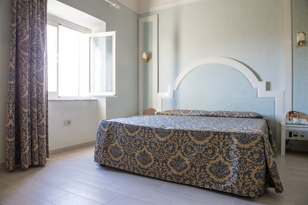 Villa Parisi Grand Hotel 卡斯蒂利翁切洛 外观 照片