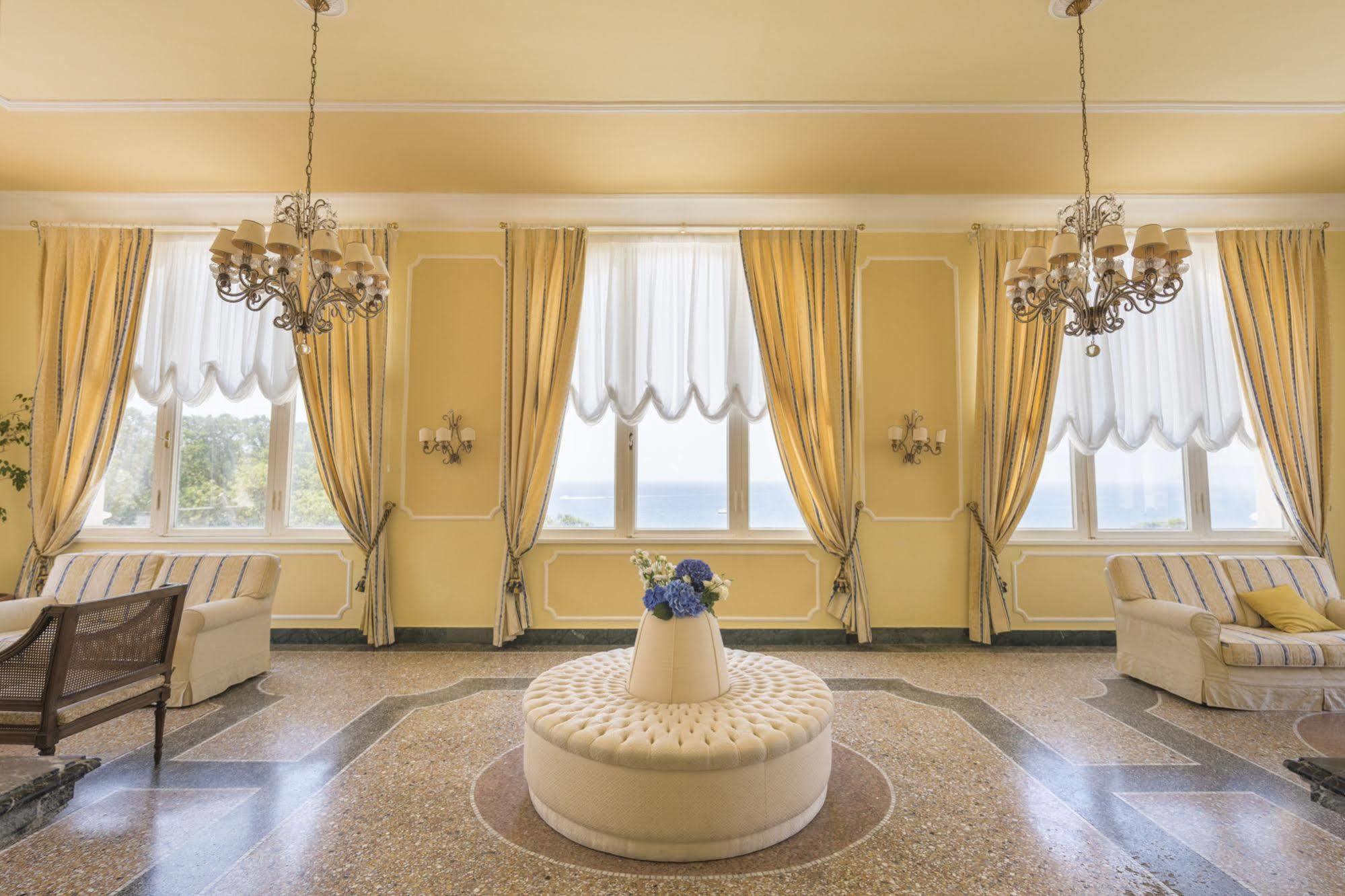 Villa Parisi Grand Hotel 卡斯蒂利翁切洛 外观 照片